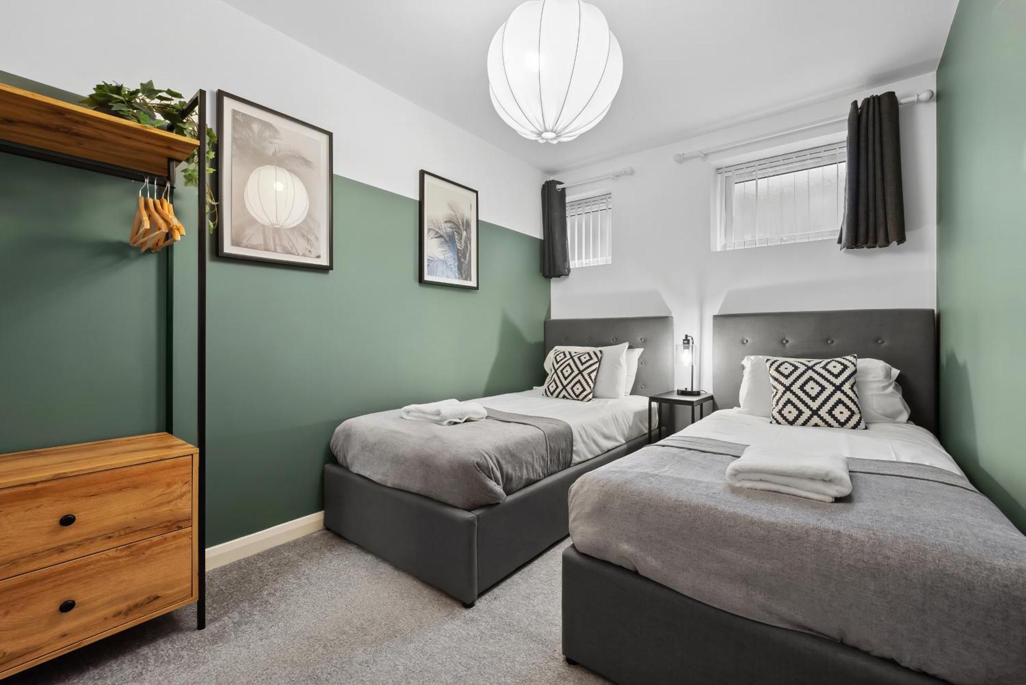 Corinium Lodge - Town Centre Apartment Cirencester Esterno foto